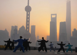 citylandscapes:  Early morning in Shanghai, Tai Chi on the Bund.
