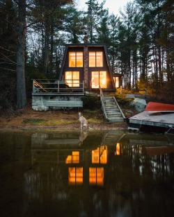 maddieonthings:  Saturday night at the cabin.  Folks are encouraging