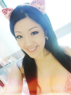 sexyasiansgirls:  Hot Asians Sex Videos : http://is.gd/b0DGlE