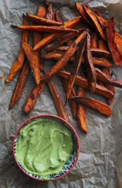 vegan-yums:  Spicy sweet potato fries with avocado dip / Recipe