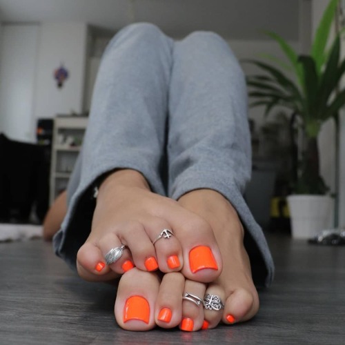 feeteverywhere10:  @mariefrenchfeetgirl #lovenails #prettynails