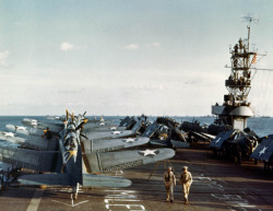 retrowar:  USS Santee (ACV-29) during Operation Torch