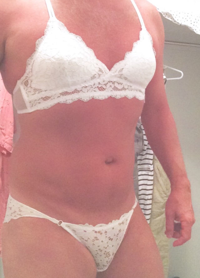 sohard69white:My latest bra & panty set…And pretty