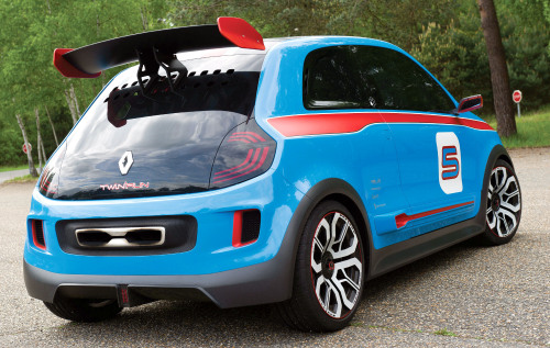 carsthatnevermadeit:  Renault Twinâ€™Run Concept, 2013. A prototype for the Twingo which used a mid-placed 3.5 litreÂ MÃ©gane Trophy V6 with aÂ twin-clutch SADEV six-speed sequential gearbox and limited-slip differential