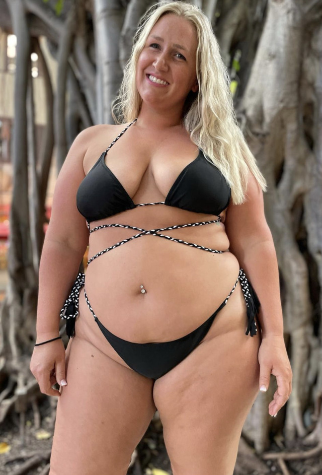 curvycurlycuties-deactivated202:Less makeup is always 🔥🔥🔥