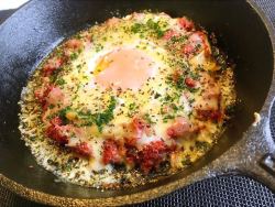 food-porn-diary: Fried egg, corned beef, pepper, & cheese.