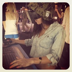 The Oculous. #sofuckingrad #yayvirtualreality #isuckatcounterstrike #ohyeahwhitegirlbooty (at E3)