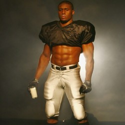 followyourheartwithnoregret:  Well hefuckinllo sexy. #reggiebush