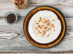 vegan-yums:  Chocolate mousse pie with peanut butter whip + pretzel