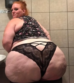 sexiestredheadofall:  Such a fine big ass you have miss red!