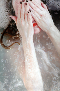 artforadults:  realistic paintings by the great alyssa monks