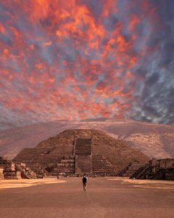 cazadordementes:  Teotihuacán, Estado de México.