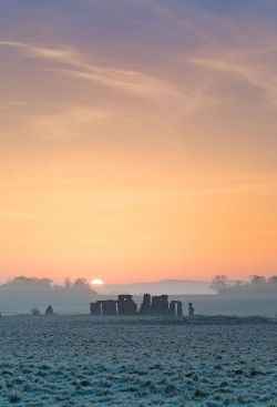 bellasecretgarden:Stonehenge(via Pinterest: Discover and save