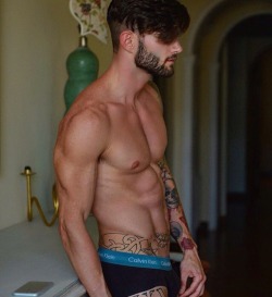 hotandsexymen:  http://instagram.com/andreamelchiorre1