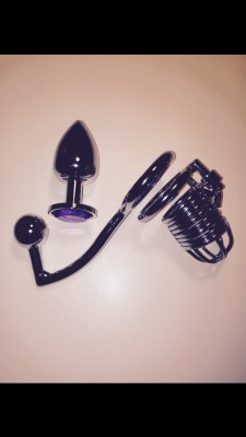 chastitybeltandbuttplugs:  🎀all what you need slave🎀