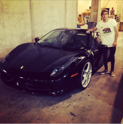 niallhoran:  Thank you @bwrentacar for renting me the Ferrari
