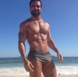 hairymacho:  http://hairymacho.tumblr.com/