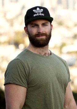 bearswine1:Hot daddy bear with thick beard and hairy neck.