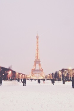 r2–d2:  Paris first snow by (serene movement) 