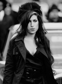 amywinehousedaily:  Amy Winehouse filming ‘Back to Black’