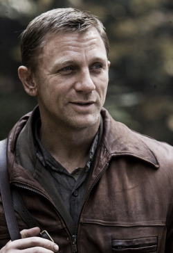 evilnol6:  .Daniel Craig as Tuvia Bielski in “Defiance” written,