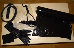 breathplayissexy:  Hey my kinky breathplayfans, i’m so happy that i have over 500 follower. Thank you so much!  It would interest me once, what is your favorite breathplay ‘toy’ and why? I’m thrilled what you answer.   Clear plastic bags or wait&hellip;