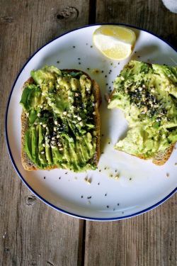 vegan-yums:  avocado toast / recipe