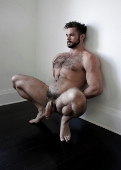 huscularfur:  Hot man with a monster dick that I’d like to