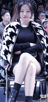 Son Naeun (APink), bored as fuck at a fashion show.