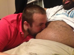 sspegram:  Worshiping the beautiful belly on my baby.  @superchocbear