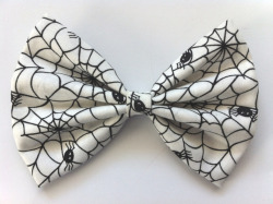 silentjill:  bombisbomb:  Creepy Cute Bows At Bewitched Hair