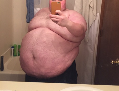 pingtee:Late night stuffing A singularly interesting body shape