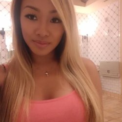 asiangirlshotties:  Bathroom Picture