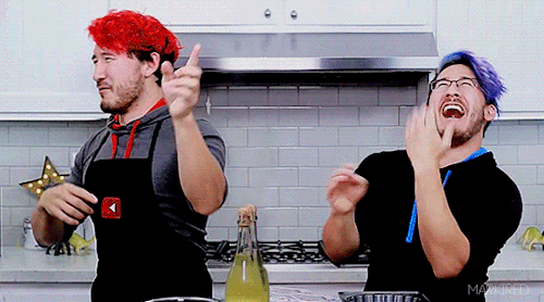 markired:  okay hear me out…. a twiniplier baking show
