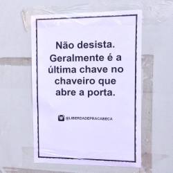 folha-de-maconha:  https://www.instagram.com/liberdadepracabeca/