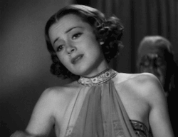 nitratediva:  Olivia de Havilland as an adoring fangirl in It’s