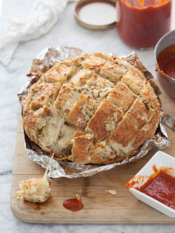 wehavethemunchies:  Smoked Mozzarella Pizza Bread