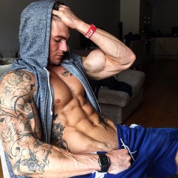 Instagram:   @dickersonross  