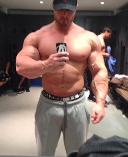 pecfreak:  musclecommando:  Frank McGrath   Frank forever!