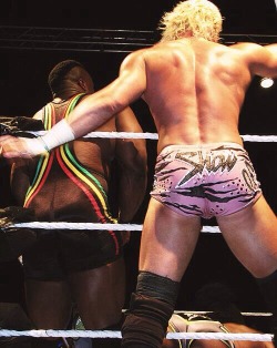 perversionsofjustice:  Mmmm-MMM Ziggler has an ass that does