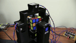 peterfromtexas:    Robot solves Rubik’s Cube in 1.1 seconds