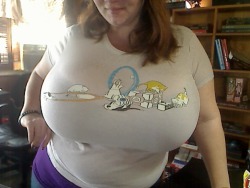 lexxxiluxe:  LOVE this shirt =)  l want to bury my head in her