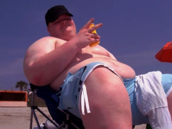 superchubby:  14-1-30  And this is why I love beaches in America.