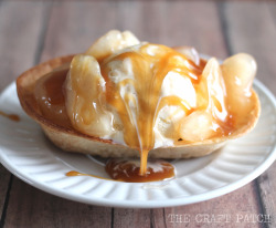 lustingfood:  CARAMEL APPLE ICE CREAM BOATS 