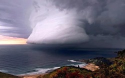 viciousstyles:  Hurricane bearing down on Dawn Beach near Sydney,