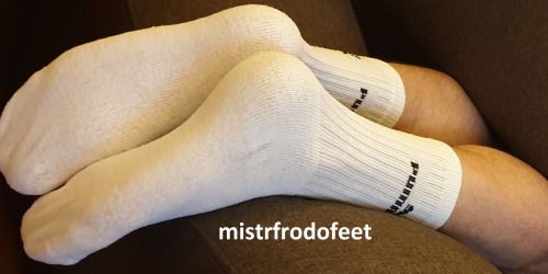 mistrfrodofeet:new white socks