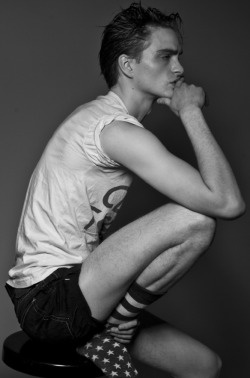 manniskorarkonstiga:  Robert Laby in Draw Me, photographed by