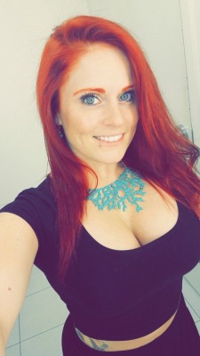 pussyconnoisseur6996:  Busty Redhead 