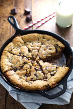 verticalfood:  Deep Dish Chocolate Chip Cookie with Caramel and