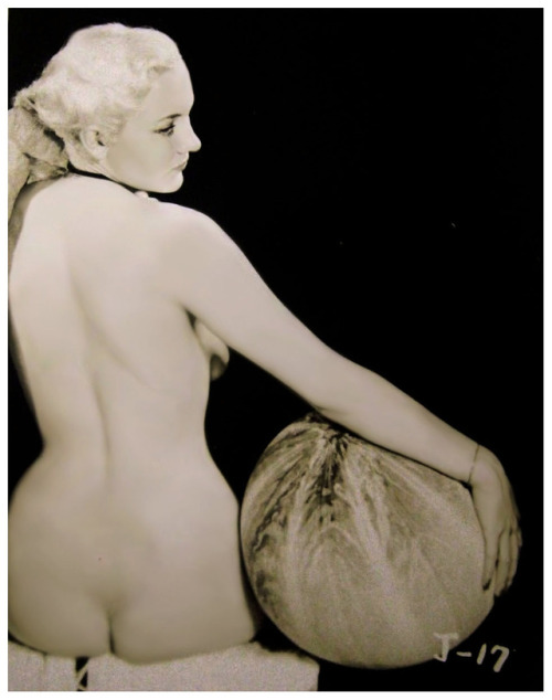 Mae Blondell            aka. “The Statuesque Blonde”..